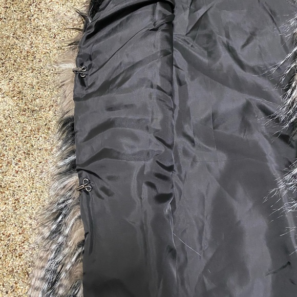 Women’s American Rag Faux Fur Vest - Picture 3 of 4